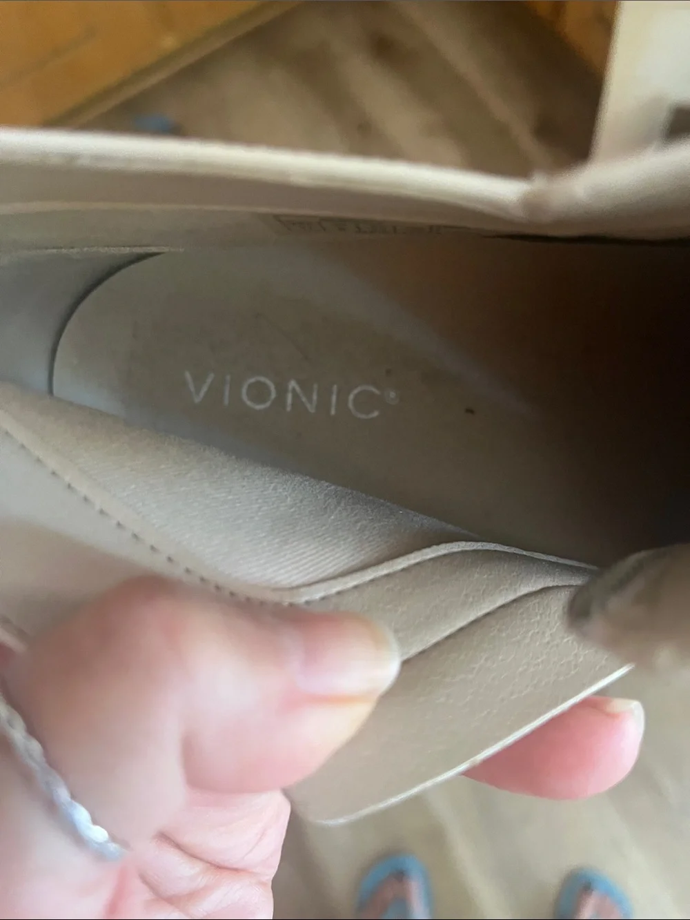Vionic Men's Cream Chukka Boots Slip-On Chelsea Style